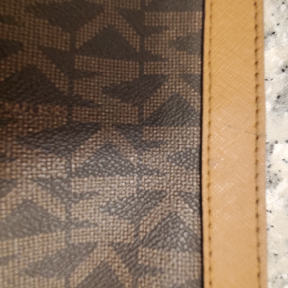 Michael Kors MK Brown Leather Bag Monogram Logo Crossbody Messenger EUC - Picture 9 of 16